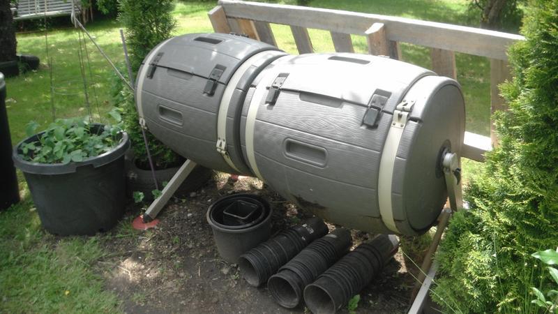 Plastic and steel compost tumbler construction