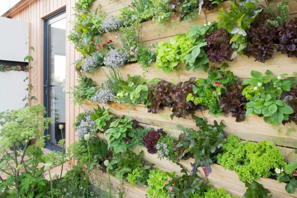 Vertical raised garden planter